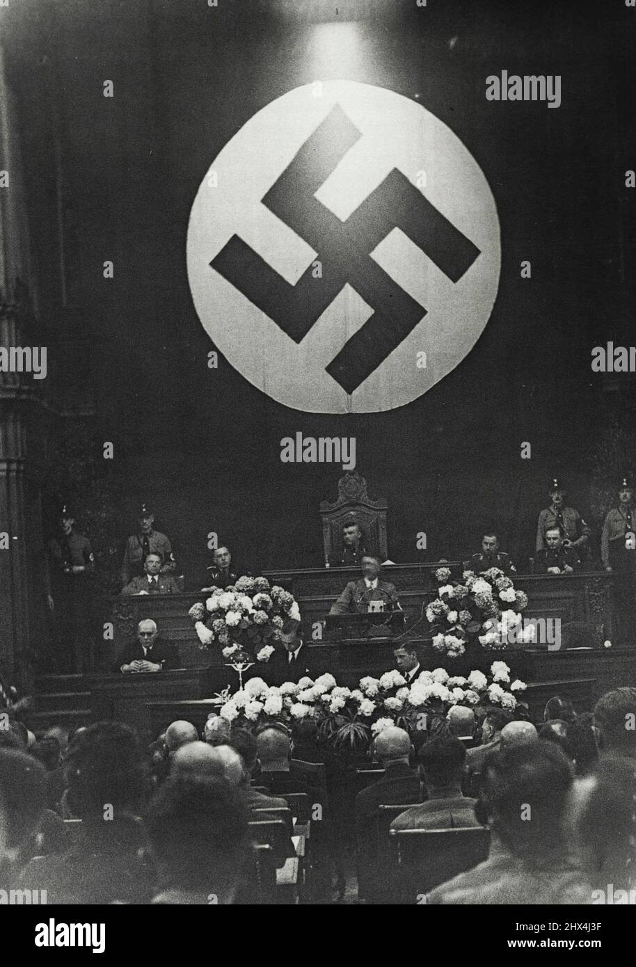 Congrès des travailleurs à Berlin -- dans la Chambre du Conseil d'Etat à Berlin, la première grande conférence du front du travail allemand a été rigide. Deligation Reichskanzler Adolf Hitler ***** discours aux travailleurs. 17 juillet 1933. Banque D'Images
