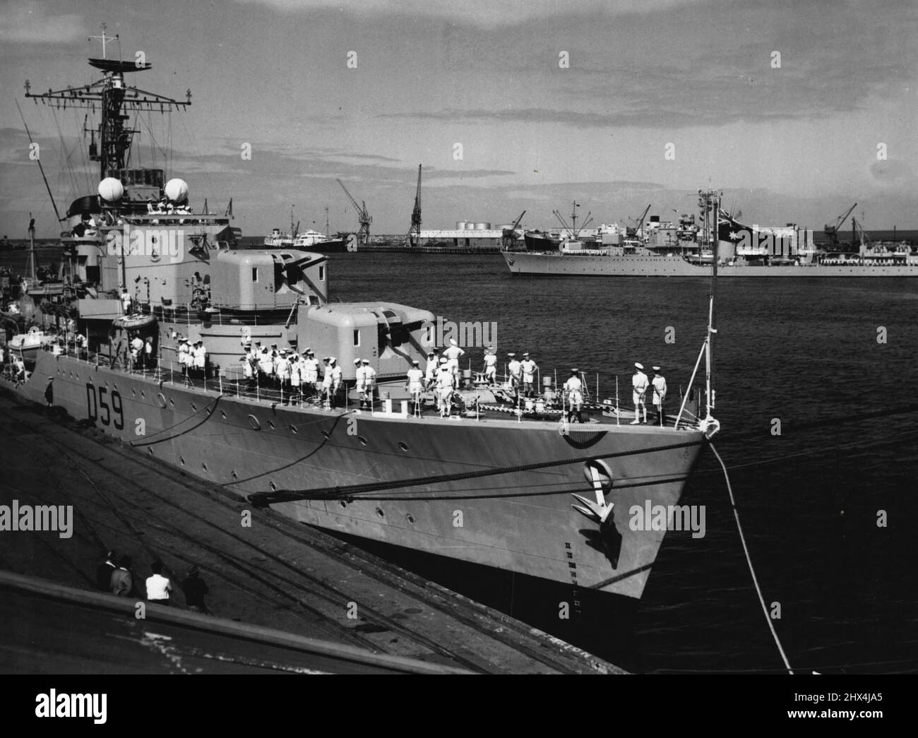 Les destroyers quittent le port. 01 novembre 1955. Banque D'Images