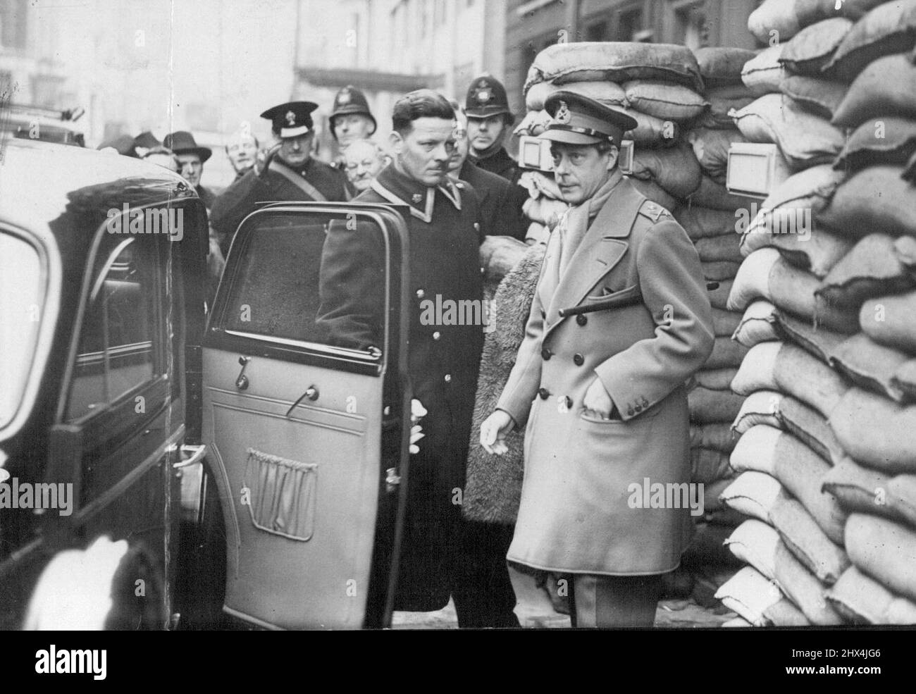 Duc de Windsor à Londres. Photos : le duc de Windsor quitte son hôtel dans le West End de Londres. Le duc de Windsor, qui sert de major-général au sein de la British Expeditionary Force, est à Londres pour une visite qui devrait durer quelques jours. Le duc, qui n'est pas accompagné par la duchesse, séjourne dans un hôtel du West End. Il est entendu qu'il est à Londres « on Business ». 22 janvier 1940. Banque D'Images