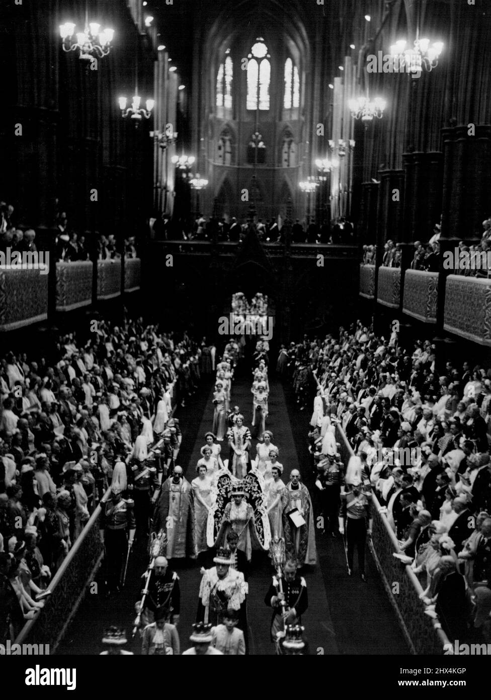 Service de couronnement à l'abbaye de Westminster -- notre photo montre la procession de la reine Elizabeth à l'abbaye de Westminster. 31 mai 1937. Banque D'Images