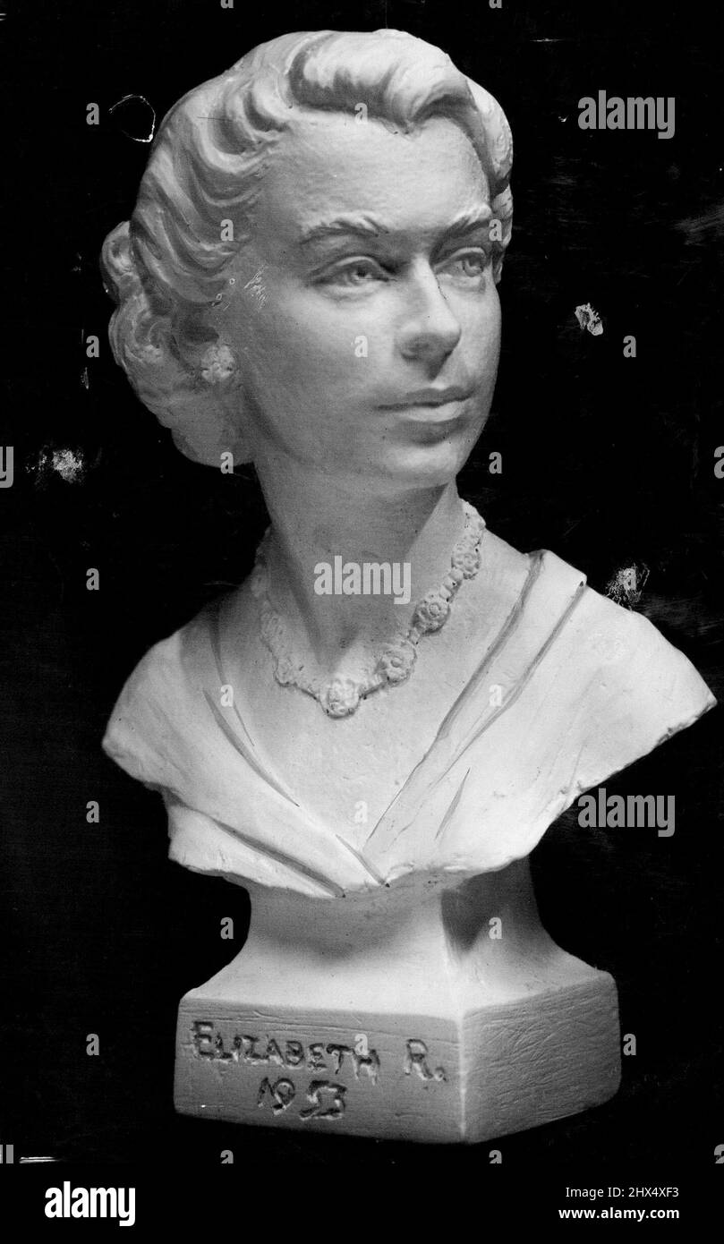 Le plâtre de Paulin, tel qu'approuvé par la Reine. La reine Elizabeth a approuvé un profil d'elle-même pour son utilisation comme marque de fabrique sur l'or et l'argenterie fabriqués en Grande-Bretagne pendant l'année de Coronation. Le profil a été sculpté par le Scot G. H. Paulin, 64 ans. Ce sera la première fois que la tête d'un souverain est utilisée pour marquer l'argenterie depuis le Jubilé d'argent du roi George V et de la reine Marie en 1935. La conception a également été approuvée pour l'utilisation sur les médailles de Coronation. 7 octobre 1952. (Photo de l'Associated Press Ltd.). Banque D'Images