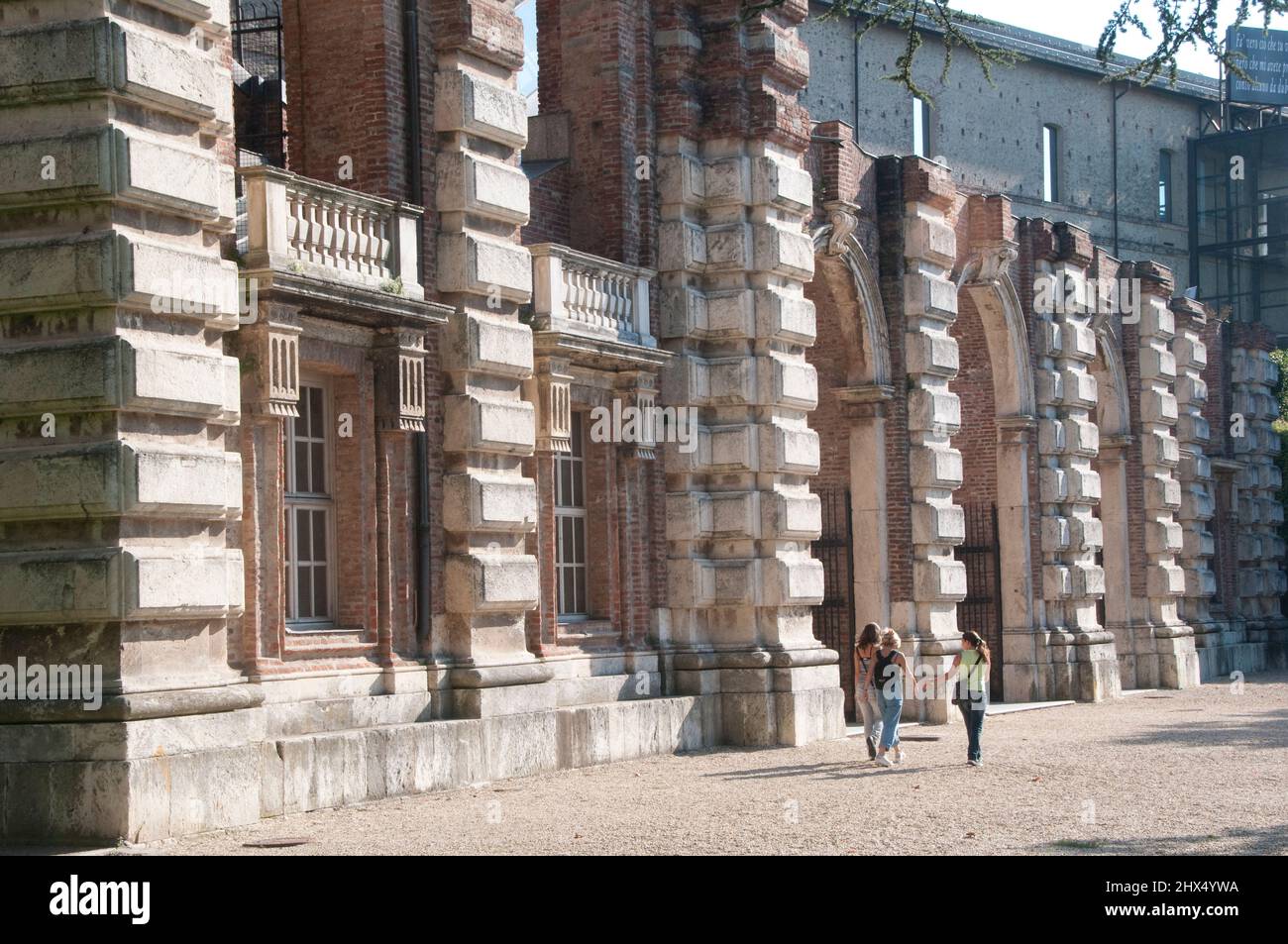 Routes arrière Nord de l'Italie - Drive 1, routes arrière Nord de l'Italie, Italie, Piémont, Turin, Château de Rivoli extérieur Banque D'Images