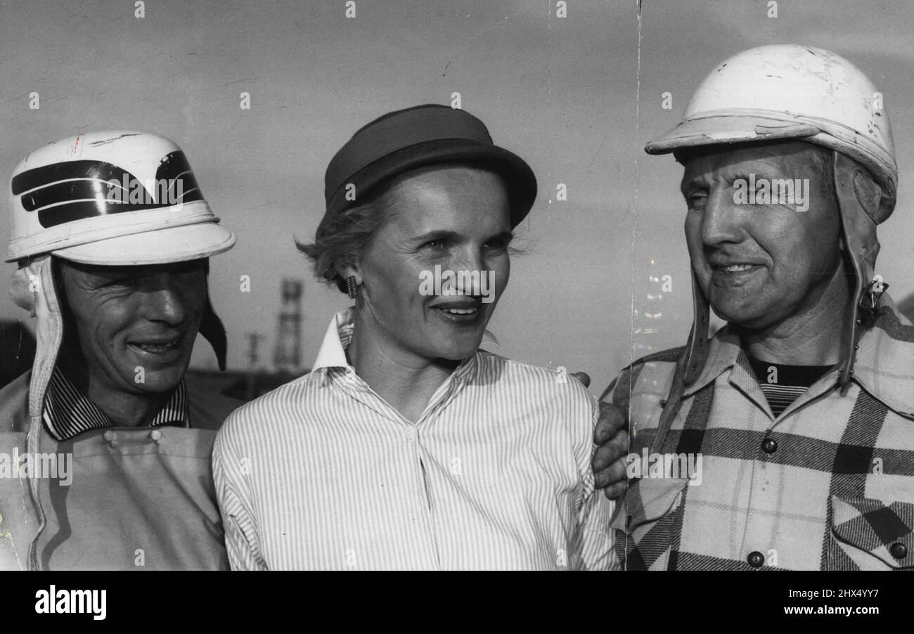 Comtesse Agnes Van Rosen and Hell Drivers et Dan Chadwick (à gauche) et Harry Woolman. 26 septembre 1955. Banque D'Images