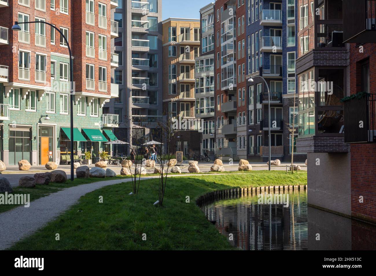 Diemen, Hollande du Nord, pays-Bas, 05.03.2022, paysage de rue du nouveau quartier hollandais de Diemen, sud appelé Holland Park Banque D'Images