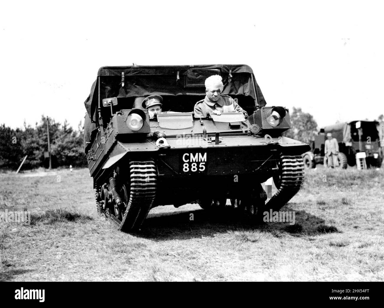 Démonstration d'équipement de l'Armée de terre aux contingents de Coronation coloniaux au camp de Pirbright, Surrey. Notre photo montre une voiture de reconnaissance MK 111 de l'Artillerie de terrain qui a été exposée aux membres des continents coloniaux du Couronnement. 28 juin 1937. Banque D'Images