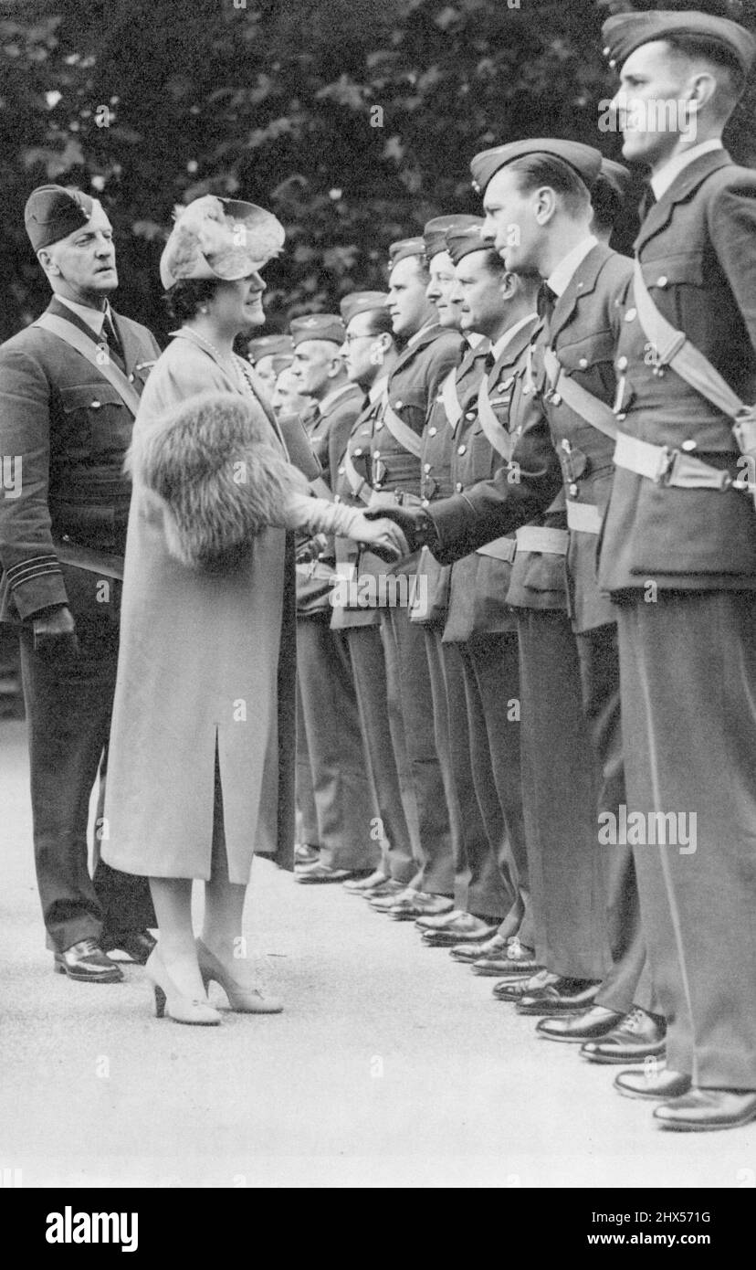 Reine mère - travail de guerre. 19 novembre 1939. (Photo de l'Associated Press of Great Britain Ltd.). Banque D'Images