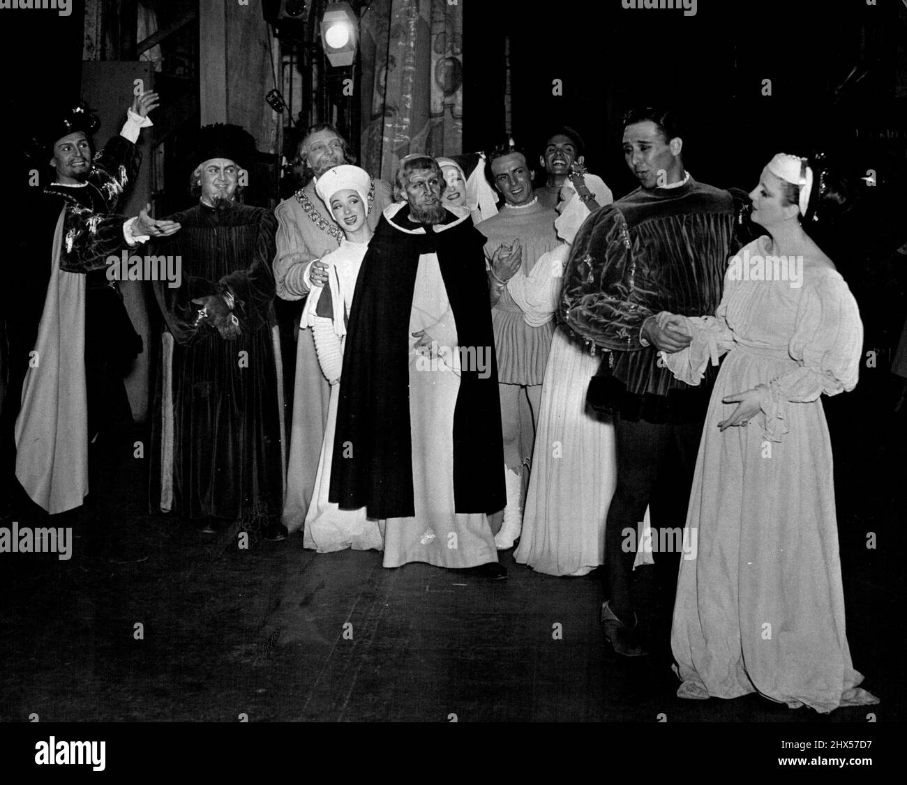 Tivoli remonte à près de 350 ans pour l'humour de William Shakespeare's 'much ADO About Nothing', avec des joueurs de Stratford-on-Avon aux couleurs vives Diana Wynyard et Anthony Quayle. 8 décembre 1949. Banque D'Images
