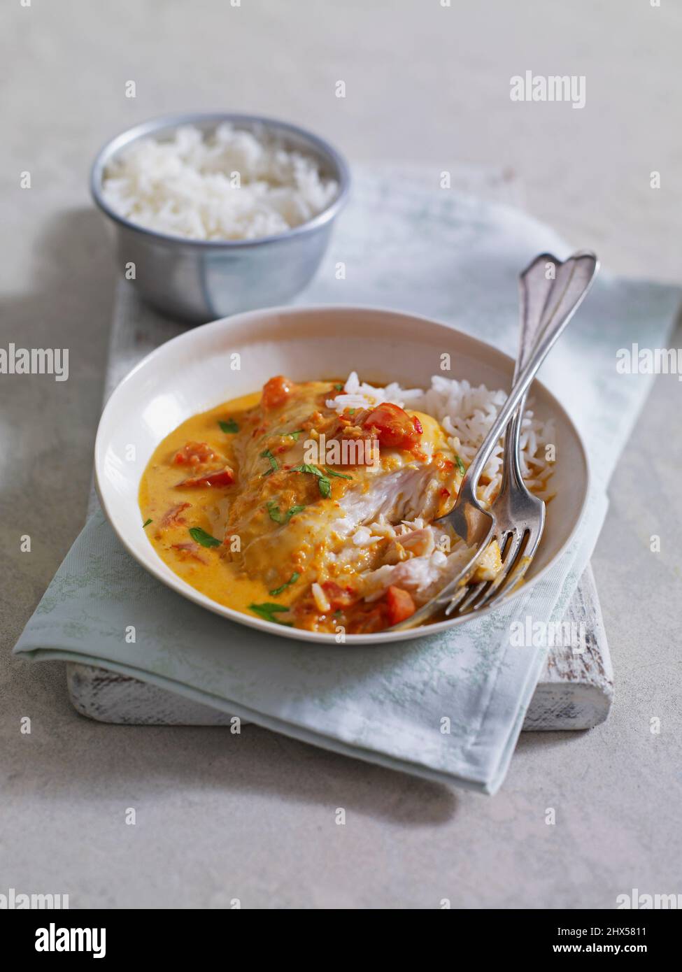 Vivaneau de curry thaïlandais servi avec du riz Banque D'Images