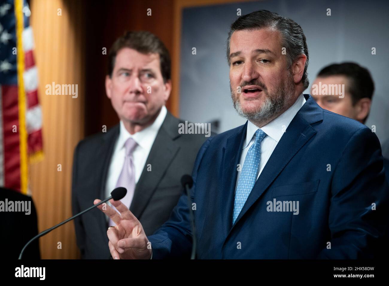 Washington, DC, 9 mars 2022. Le sénateur américain Ted Cruz (républicain du Texas) fait des remarques lors d'une conférence de presse sur l'accord nucléaire iranien, au Capitole des États-Unis à Washington, DC, le mercredi 9 mars 2022. Crédit : Rod Lamkey/CNP/MediaPunch Banque D'Images