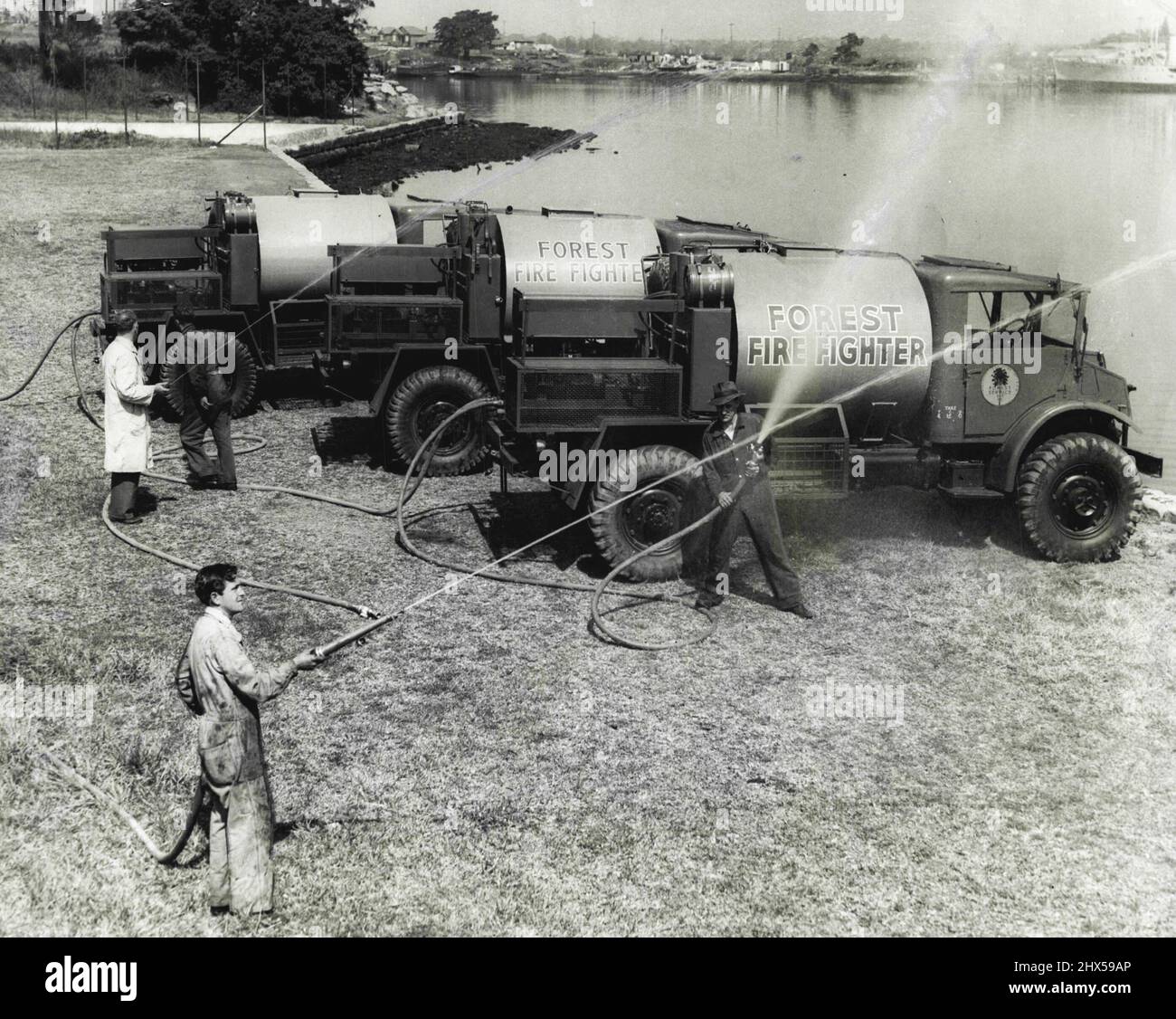 Feux de brousse - N.S.W. Moteurs, camions et camions-citernes à feu de brousse - divers 14 septembre 1955. Banque D'Images