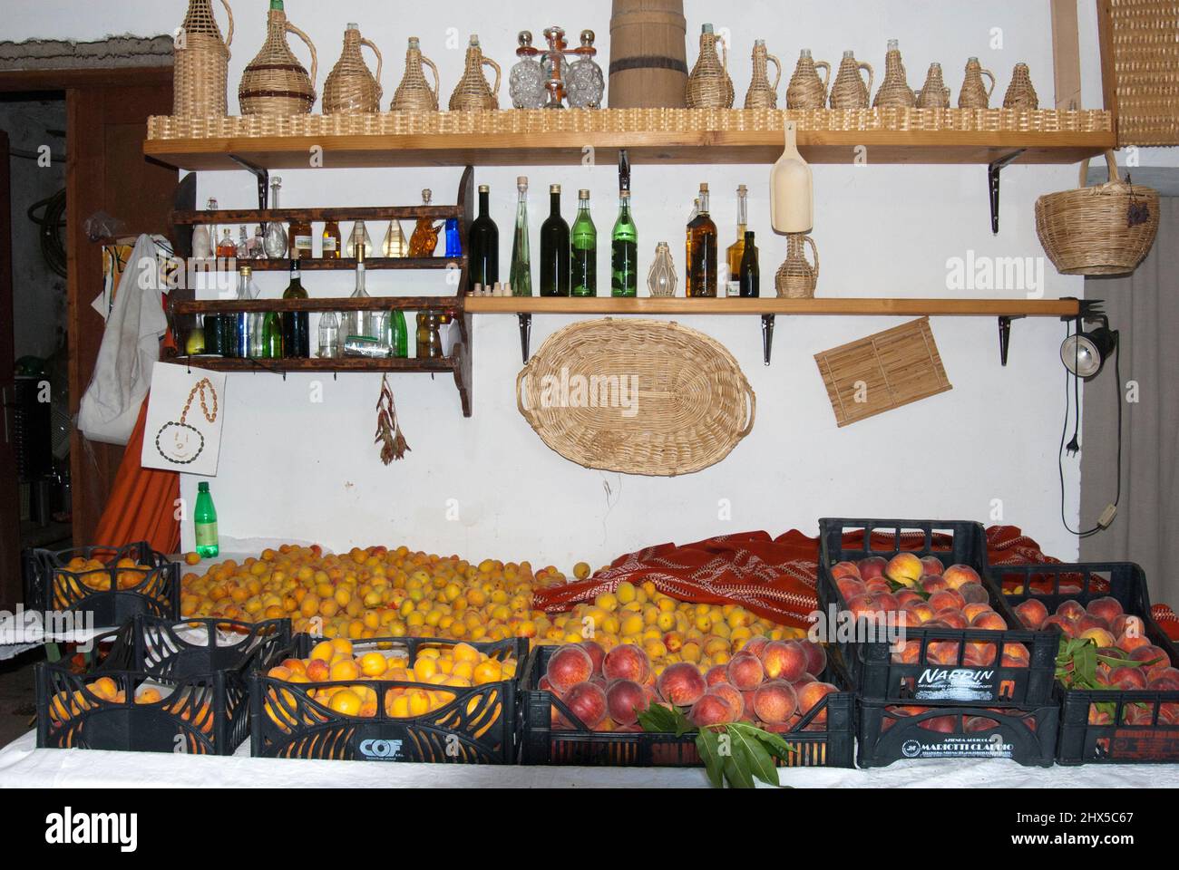 Slovénie, région littorale, Goriska Brda (collines de Gorizia), fruits et produits frais sur une ferme près de Smartno Banque D'Images