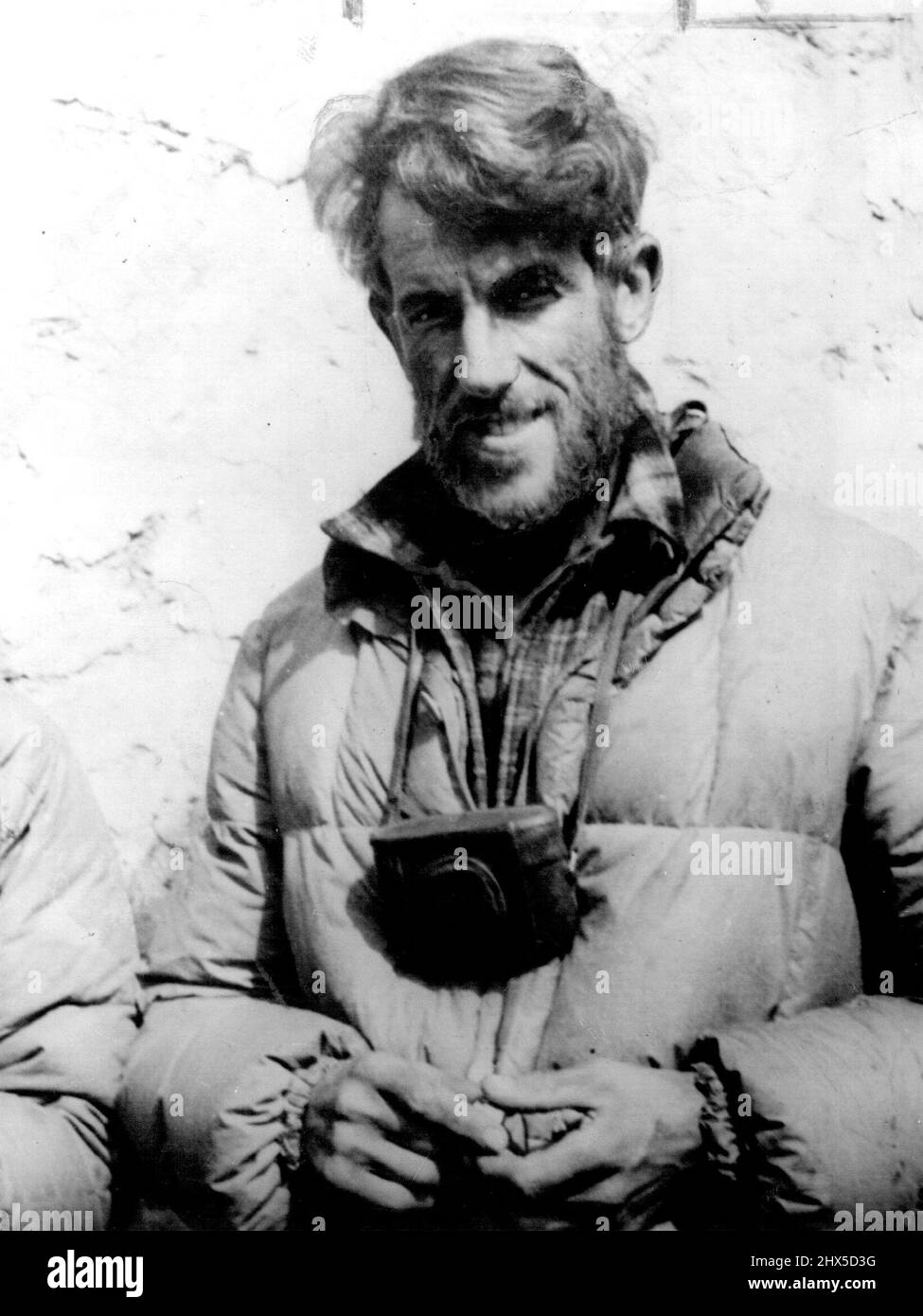 Everest est conquis -- M. E.P. Hillary membre de l'expédition britannique Everest qui aurait atteint le sommet. Selon des rapports arrivant à Londres, l'expédition britannique du mont Everest a réussi à conquérir le monde ***** Pic comme un couronnement grand pour la reine Elizabeth. Les messages le disent le 29th mai. M. E.P. Hillary a New Zealander ***** Au groupe, et Tensing Bhutia a ***** guide, ont été les deux premiers hommes à atteindre le sommet. C'était la troisième tentative de l'expédition britannique cette année. 2 juin 1953. Banque D'Images