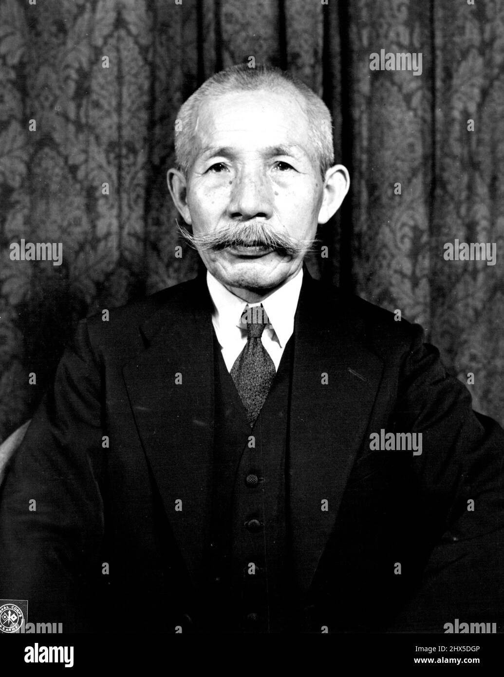 Les criminels de guerre japonais majeurs présumés : Sadao Araki, ancien général, ministre de la guerre, membre du Conseil suprême de la guerre, et ministre de l'éducation du Japon, est jugé au tribunal militaire international pour l'extrême-Orient, Tokyo, Japon. 23 août 1947. (Photo de Skinner, U.S. Army signal corps). Banque D'Images