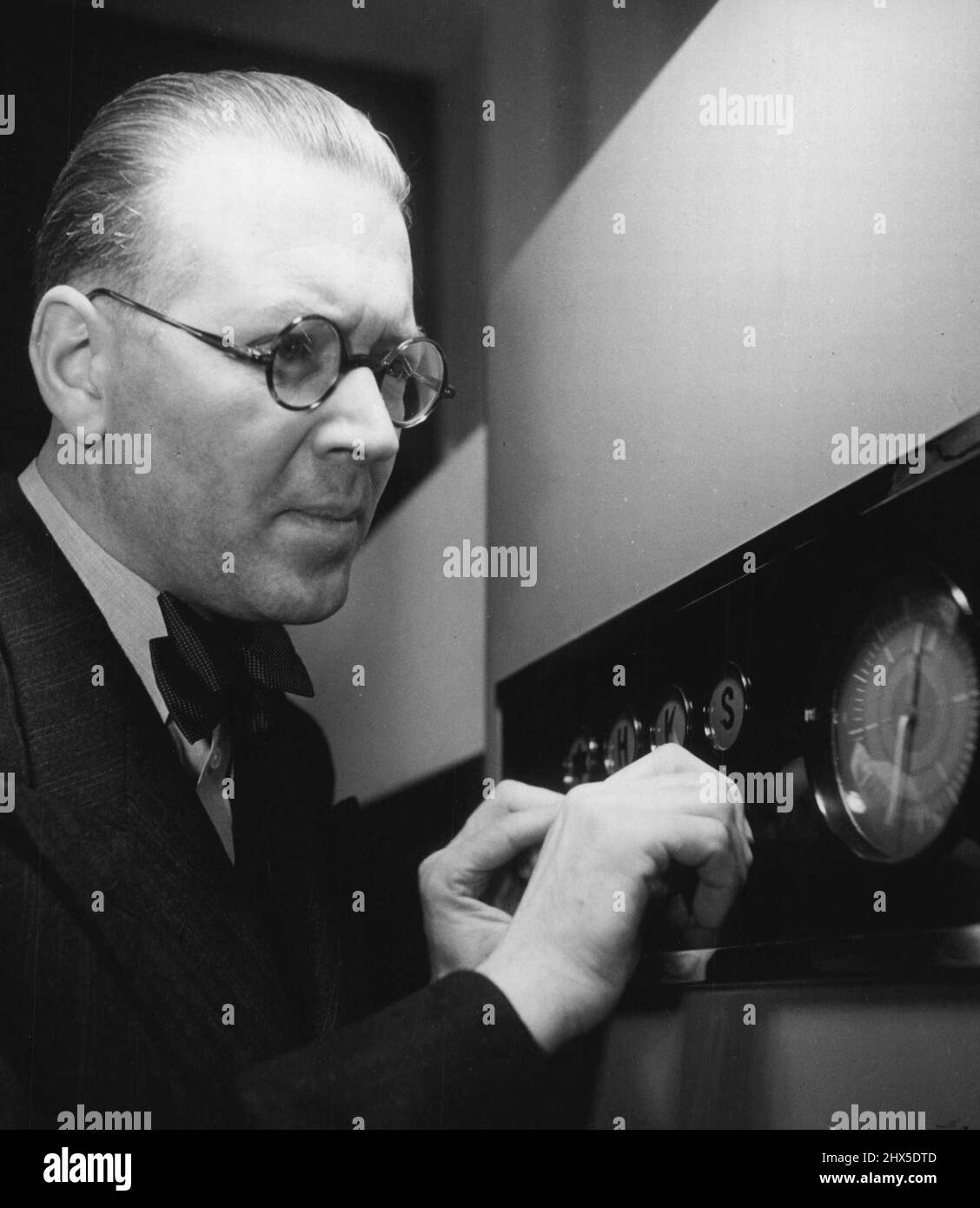 Odorated Talking Pictures -- ***** Barth, un technicien de film, est un ***** Du film odoré. 16 novembre 1940. (Photo de Paul Popper). Banque D'Images