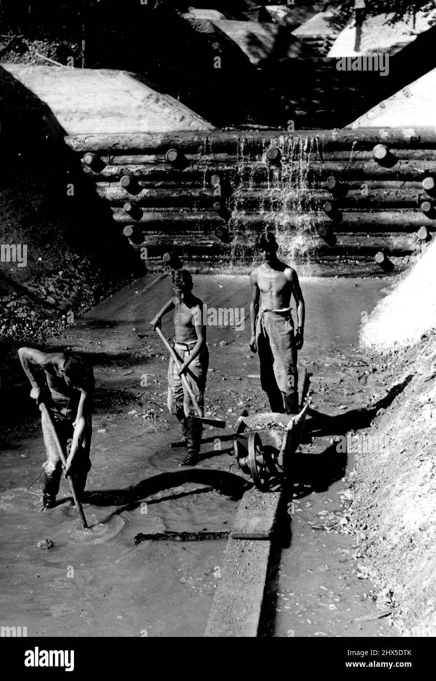 Main-d'œuvre en Allemagne. - Réglementation T.P.S. - travail fait à une montagne-rivière. 9 août 1937. Banque D'Images