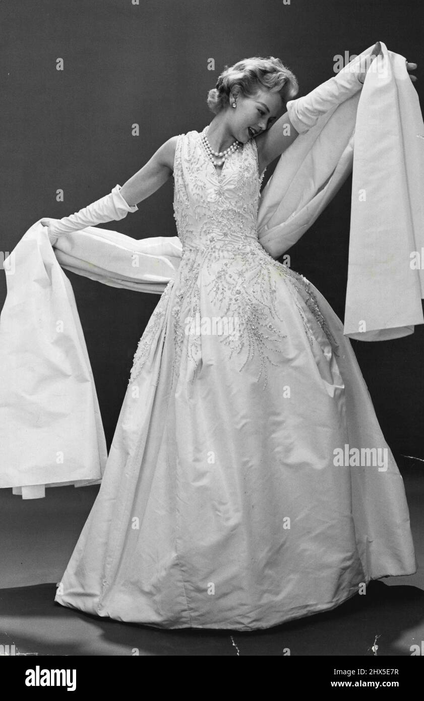 Robe blanche dior Banque de photographies et d'images à haute résolution -  Alamy