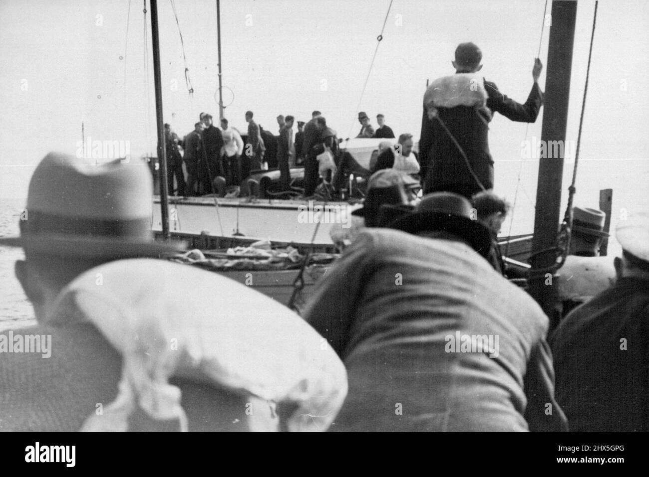 Un tir de sauvetage s'approche d'un bateau de sauvetage. Merchant Shipping, Morgan. 01 juillet 1940. Banque D'Images