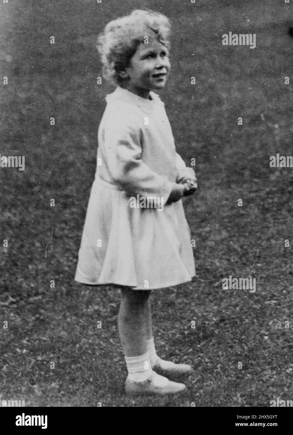 La Maison royale de Windsor -- son Altesse Royale la princesse Elizabeth a photographié lorsqu'elle séjournait avec ses grands-parents, le comte et la comtesse de Strathmore et Kinghorn, au château de Glamis, en Écosse, en 1929. 16 novembre 1948. Banque D'Images