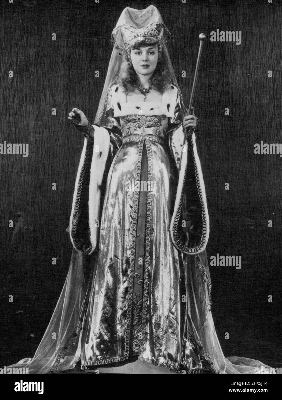 La « Fée qui est venue à la vie » - Anne Shirley, charmante petite actrice d'écran, porte ce ravissant costume de conte de fête dans l'une des scènes de 'Tylvestre Bonnard' sa dernière photo... Universel. 04 novembre 1935. Banque D'Images