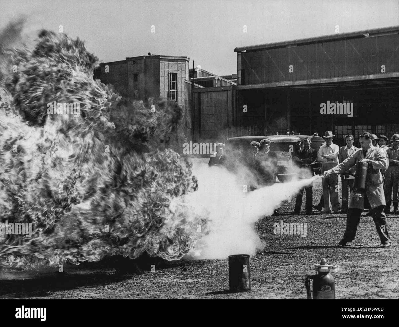 Incendies et pompiers - démonstrations des combats (incendie) - divers 16 mars 1954. Banque D'Images