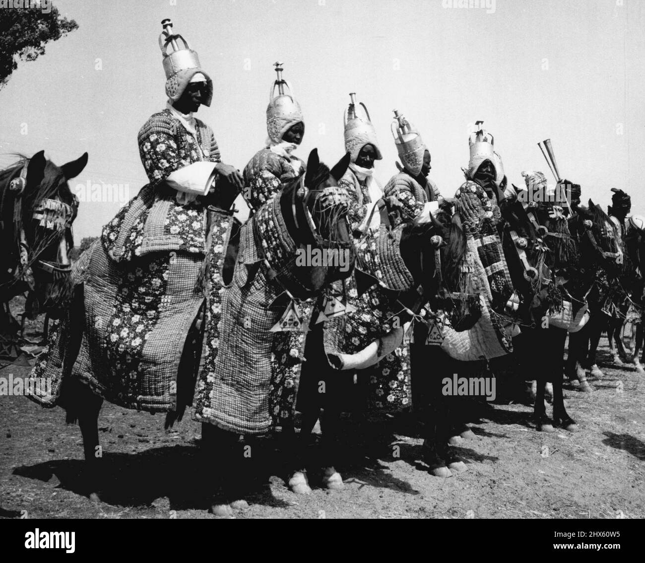 Autochtones africains, ian autochtones - artefacts - types de personnes. 09 février 1955. (Photo de Daily Mirror).;natifs africains, ian natifs - artefacts - types de personnes. Banque D'Images