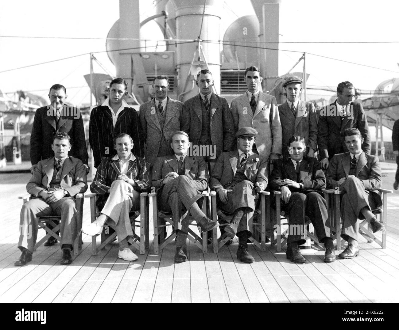 De gauche à droite : J.H. Parks, S.C. Griffith, Jas Langridge, D. Smith, N.-É Mitchell Innes; I. Hardstaff. Rangée avant - de gauche à droite : W. Baker, J.H. Charles Lyttelton, E.R. Holmes (capitaine), H.D. Lisez, A.D. Baxter. 27 octobre 1935. (Photo de Charles E. Brown).;Retour de gauche à droite: J.H. Parks, S.C. Griffith, Jas Langridge, D. Smith, N.-É Mitchell Innes; I. Hardstaff. Rangée avant - de gauche à droite : W. Baker, J.H. Charles Lyttelton, E.R. Holmes (capitaine), H.D. Lisez, A.D. Baxter. Banque D'Images