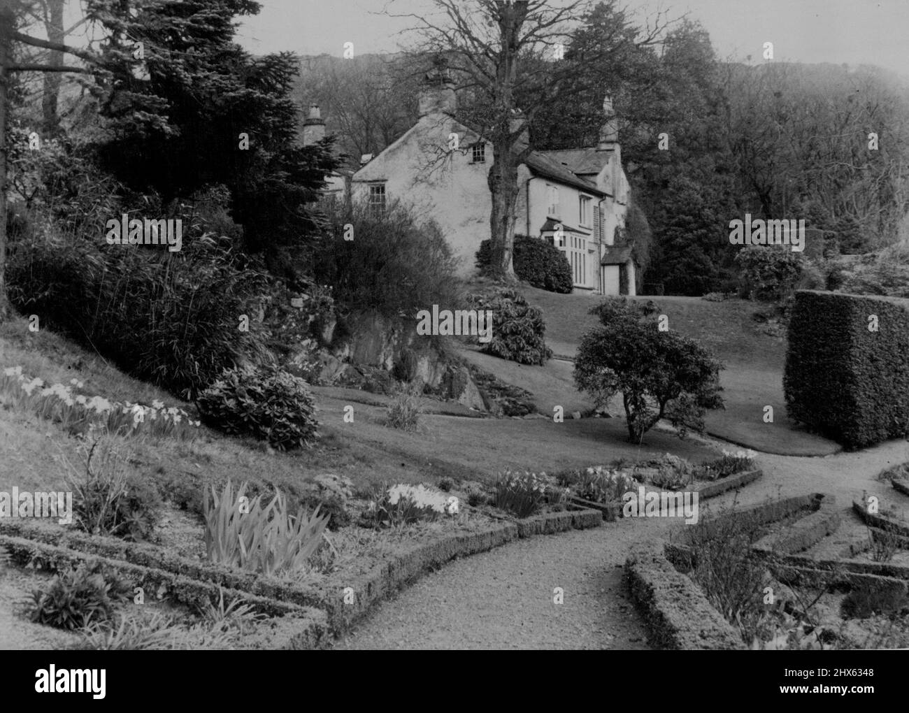 Centenaire de Wordsworth : Mont Rydal près d'Ambleside - 'Mont Rydal' près d'Amleside, Westmorland, où le poète William Wordsworth (centenaire de sa mort le 23rd avril) a vécu de 1813 à son décès le 23rd 1850 avril. 18 avril 1950. (Photo de Fox photos). Banque D'Images