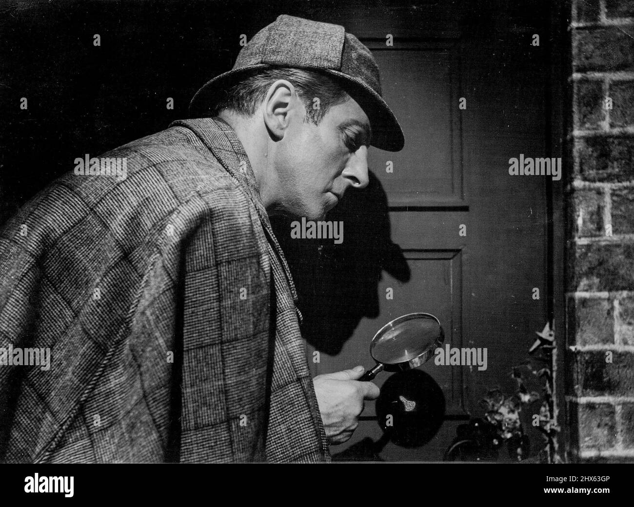Pas Basil Rathbone, mais Alan Wheatlay ***** Version B.B.C. de Sherlock Holmes. Maintenant une télévision Sherlock Holmes. 17 octobre 1955. Banque D'Images