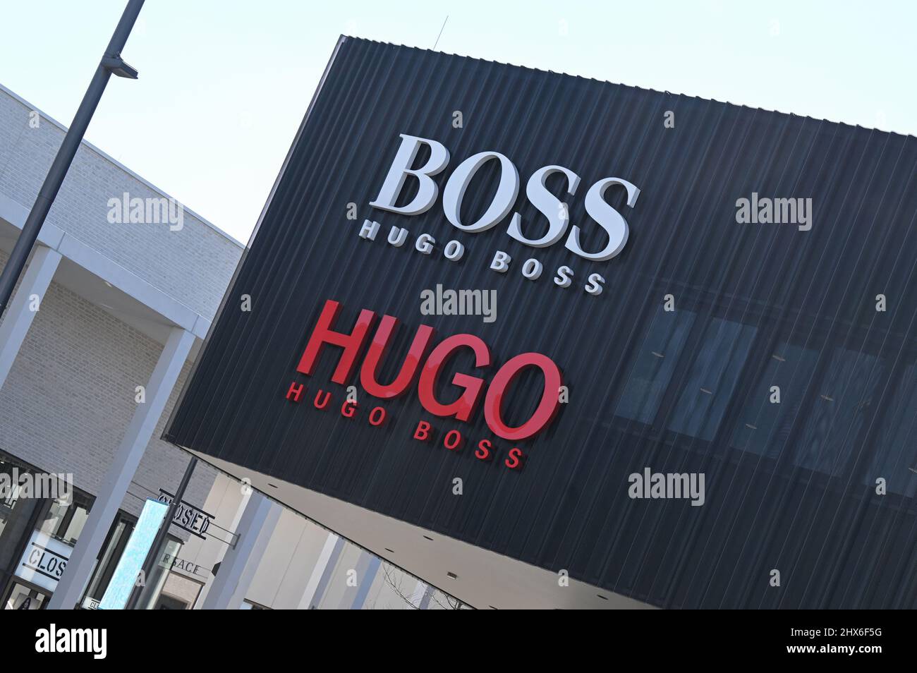 Hugo Boss store, metzingen Photo Stock - Alamy