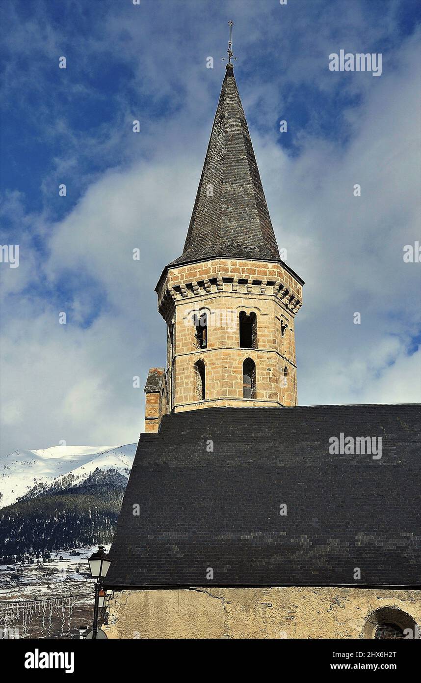 Église de Sant Miguel à Vielha dans la région des Pyrénées catalanes de Valle de Aran province de Lérida, Catalogne, Espagne Banque D'Images