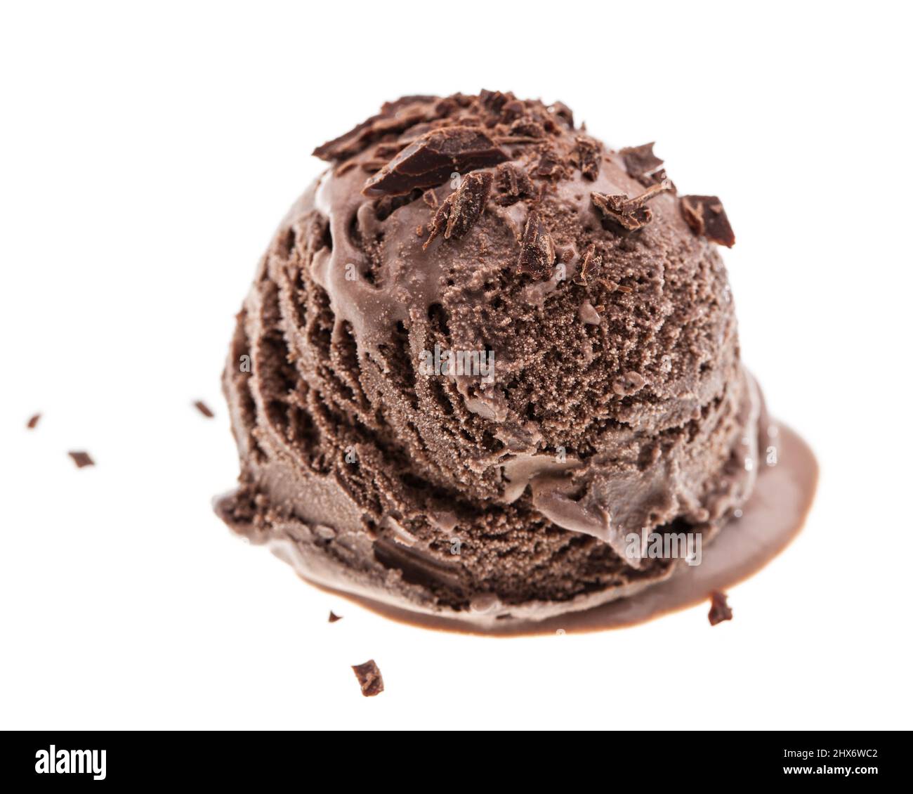 une seule cuillère à glace au chocolat noir avec glace à saupoudrer de chocolat Banque D'Images