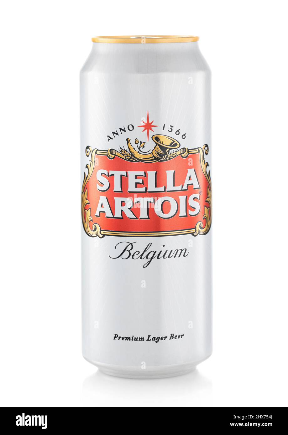 LONDRES, Royaume-Uni - février 27,2022: Stella Artois bière lager en boîte d'aluminium sur blanc. Produit og Belgique Banque D'Images