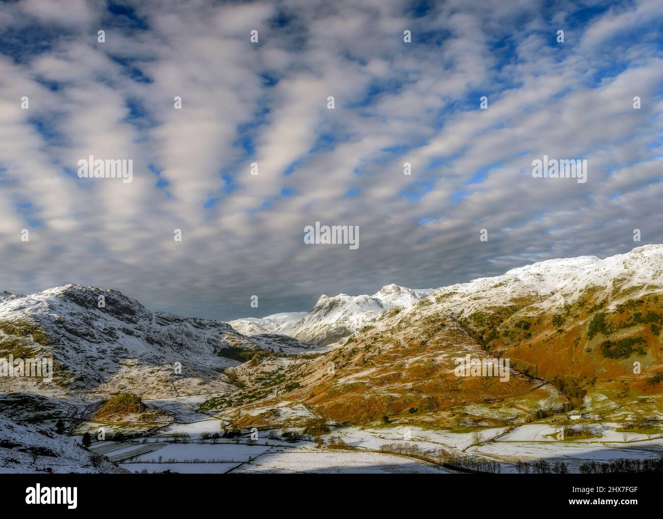 Les Langdale Pikes de Little Langdale, Cumbria Banque D'Images