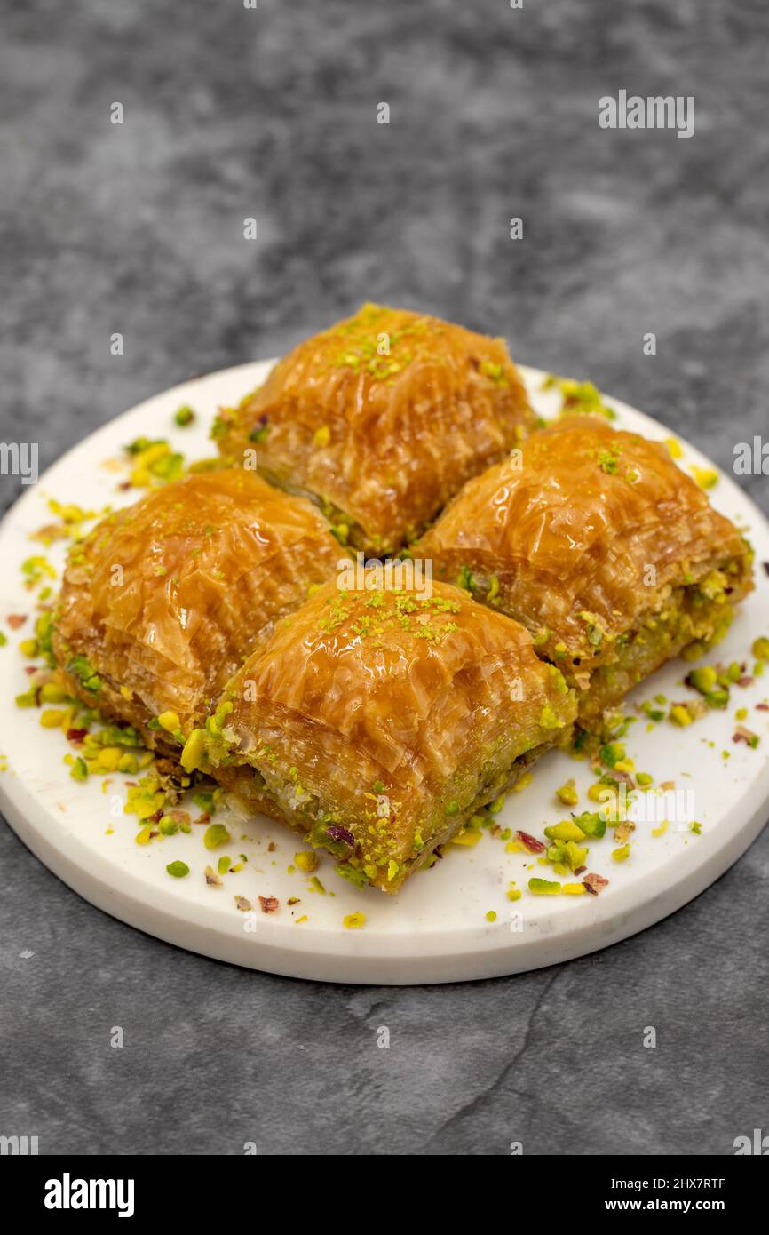 Pistache baklava. Gros plan. Saveurs traditionnelles du Moyen-Orient. Baklava turque traditionnelle. Nom local fistikli baklava Banque D'Images