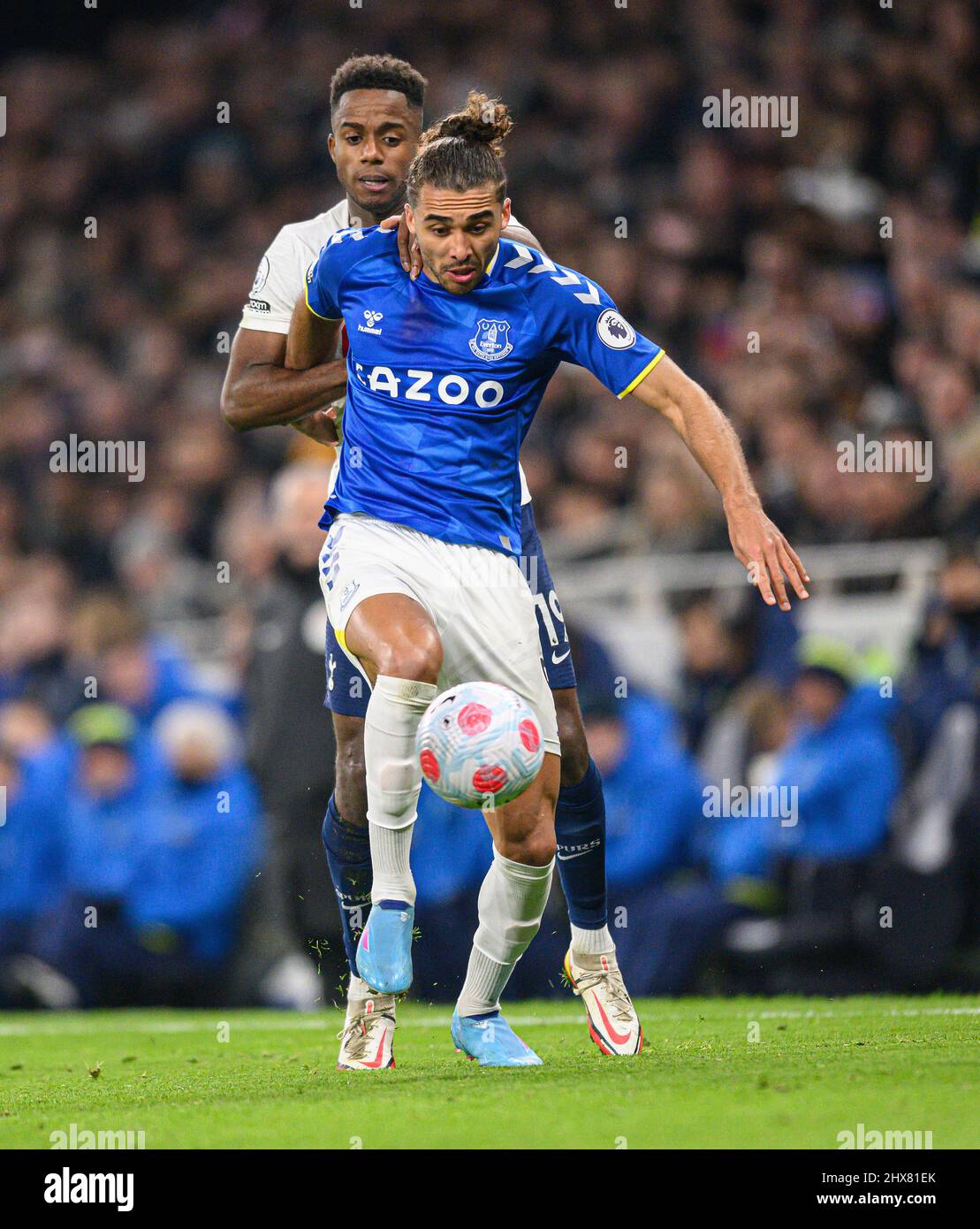 07 mars 2022 - Tottenham Hotspur v Everton - Premier League - Tottenham Hotspur Stadium Dominic Calvert-Lewin d'Everton combat avec Ryan Sessegnon Banque D'Images