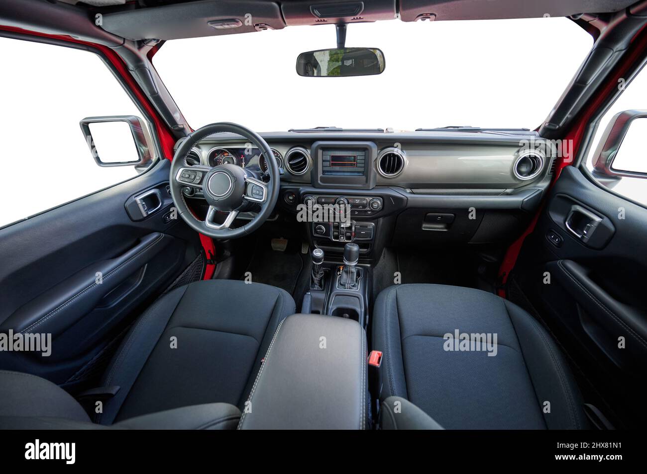 Tableau de bord de voiture de SUV moderne isolé sur blanc studio backgrlivre Banque D'Images
