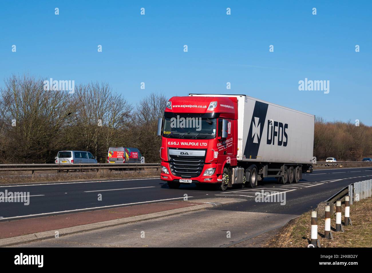 E & SJ Walpole Daf camion voyageant le long du Southern Bypass Norwich Norfolk Angleterre Banque D'Images