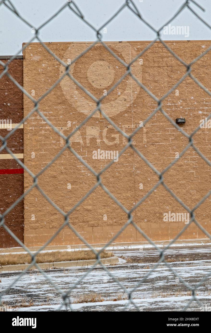 Harper Woods, Michigan – Un magasin Target fermé qui sera démoli avec le reste du Eastland Centre, l'un des plus anciens de la région de Detroit Banque D'Images