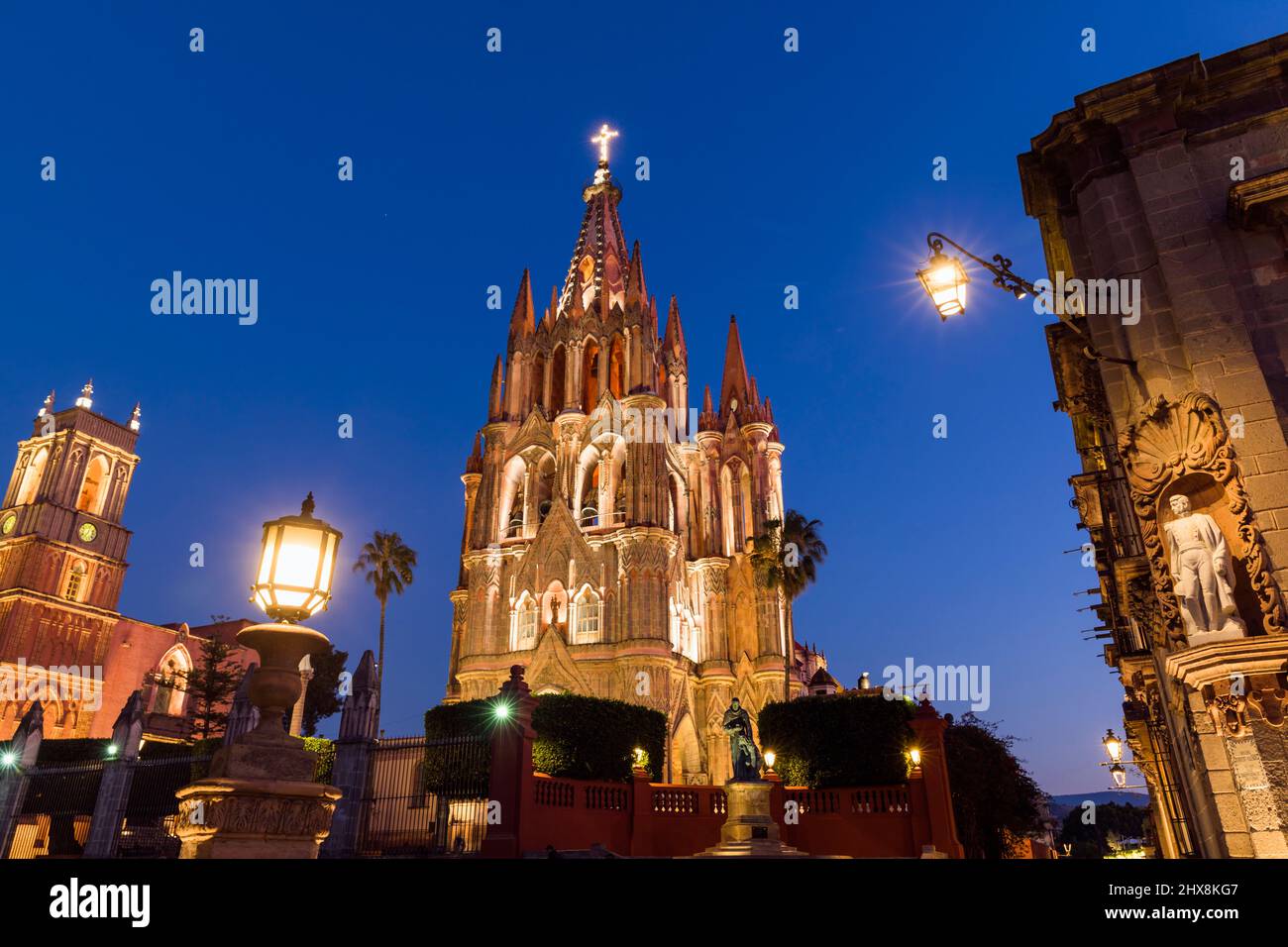 Mexique, Etat de Guanajuato, San Miguel de Allende, Parroquia de San Miguel Arcángel, église du XVIIe siècle avec un travail architectural ajouté par Zeferino Gut Banque D'Images