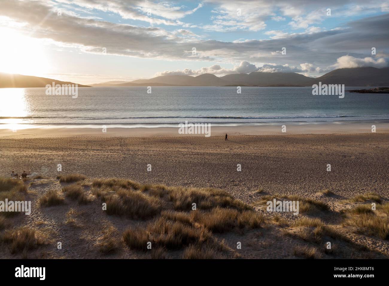 Ce n'est pas une âme en vue, car les eaux d'aigue-mer se trouvent contre cette plage blanche parfaite. Banque D'Images