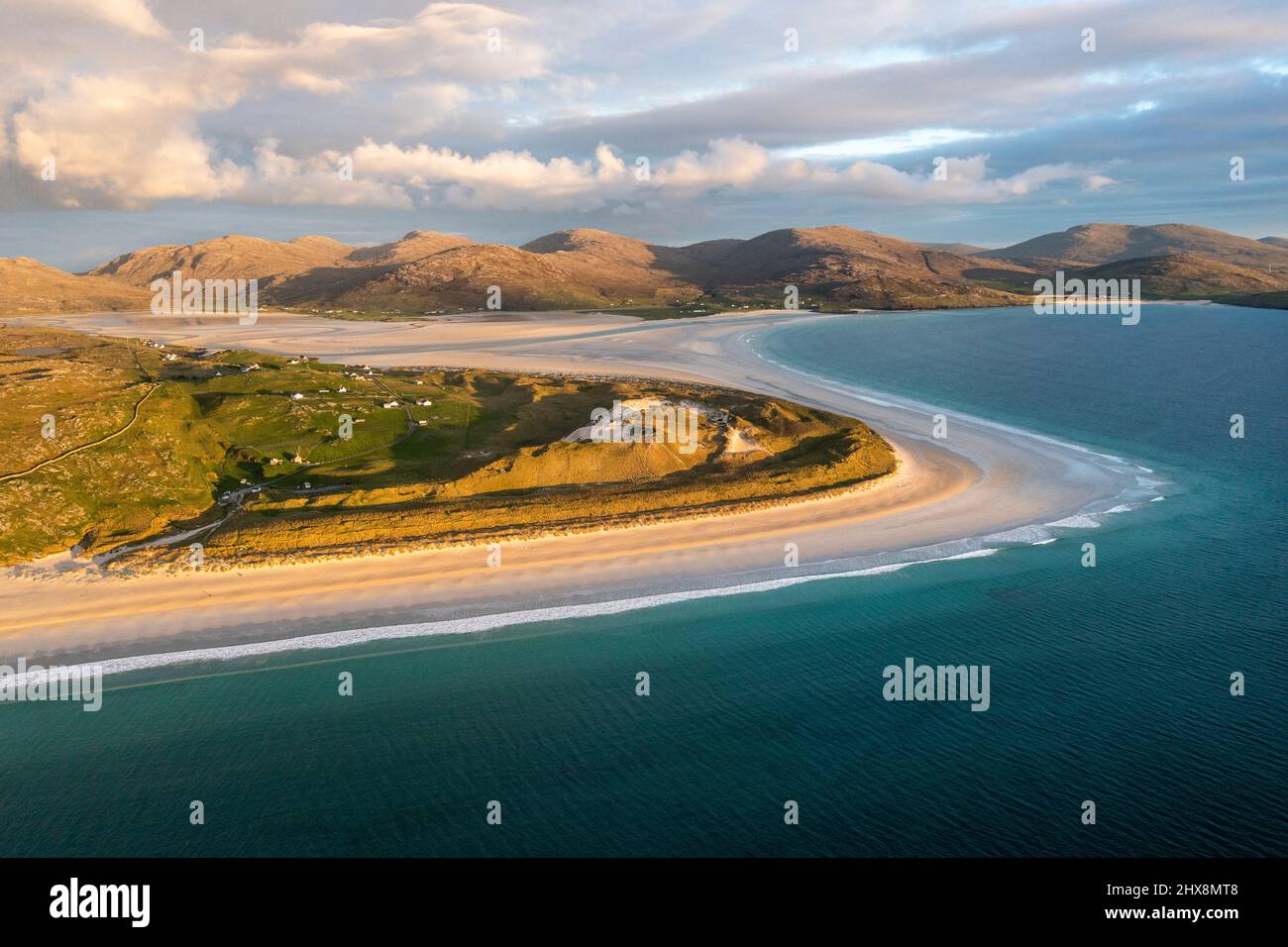 Ce n'est pas une âme en vue, car les eaux d'aigue-mer se trouvent contre cette plage blanche parfaite. Banque D'Images