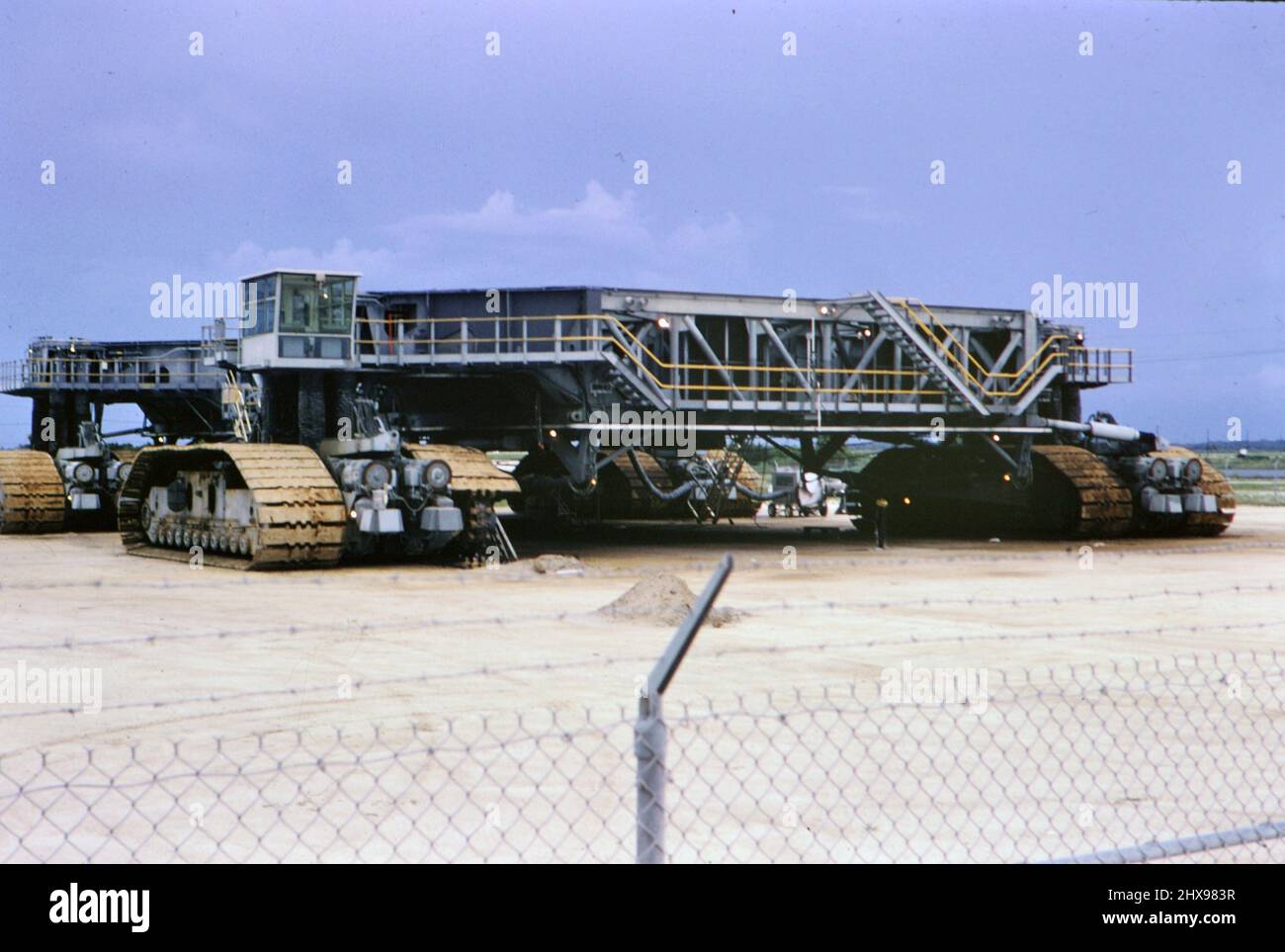 Gros plan d'un transporteur de la NASA / d'un véhicule à chenilles ca. 1970 Banque D'Images