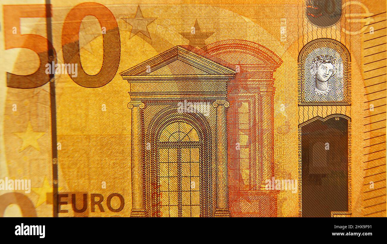 La facture est de 50 euros. Photo macro. Panneaux d'eau. Éclairage. Argent Buzhnaye. Espèces. Banque D'Images