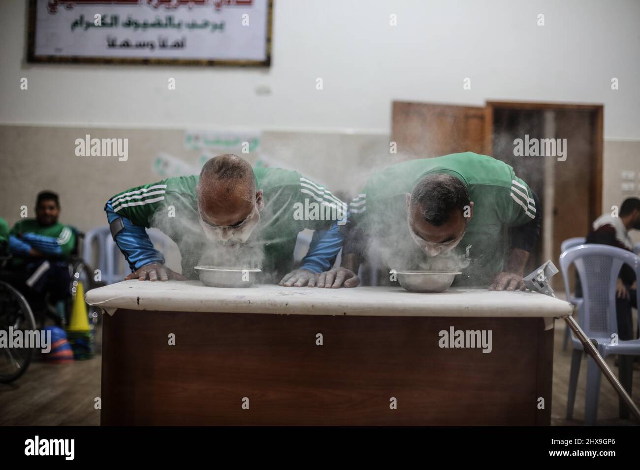 Le 9 mars 2022, Gaza, la bande de Gaza, Palestine: Les Palestiniens de détermination et de volonté ''ont un handicap' participent à un événement de divertissement dans le cadre des activités de Yassin 'Memenal and Memory', organisé par la Fondation Sheikh Ahmed Yassin au Club Al Jazeera le 9 mars 2022 à Gaza (Credit image: © Mahmoud Ajjour/Quds Net News via ZUMA Press Wire) Banque D'Images