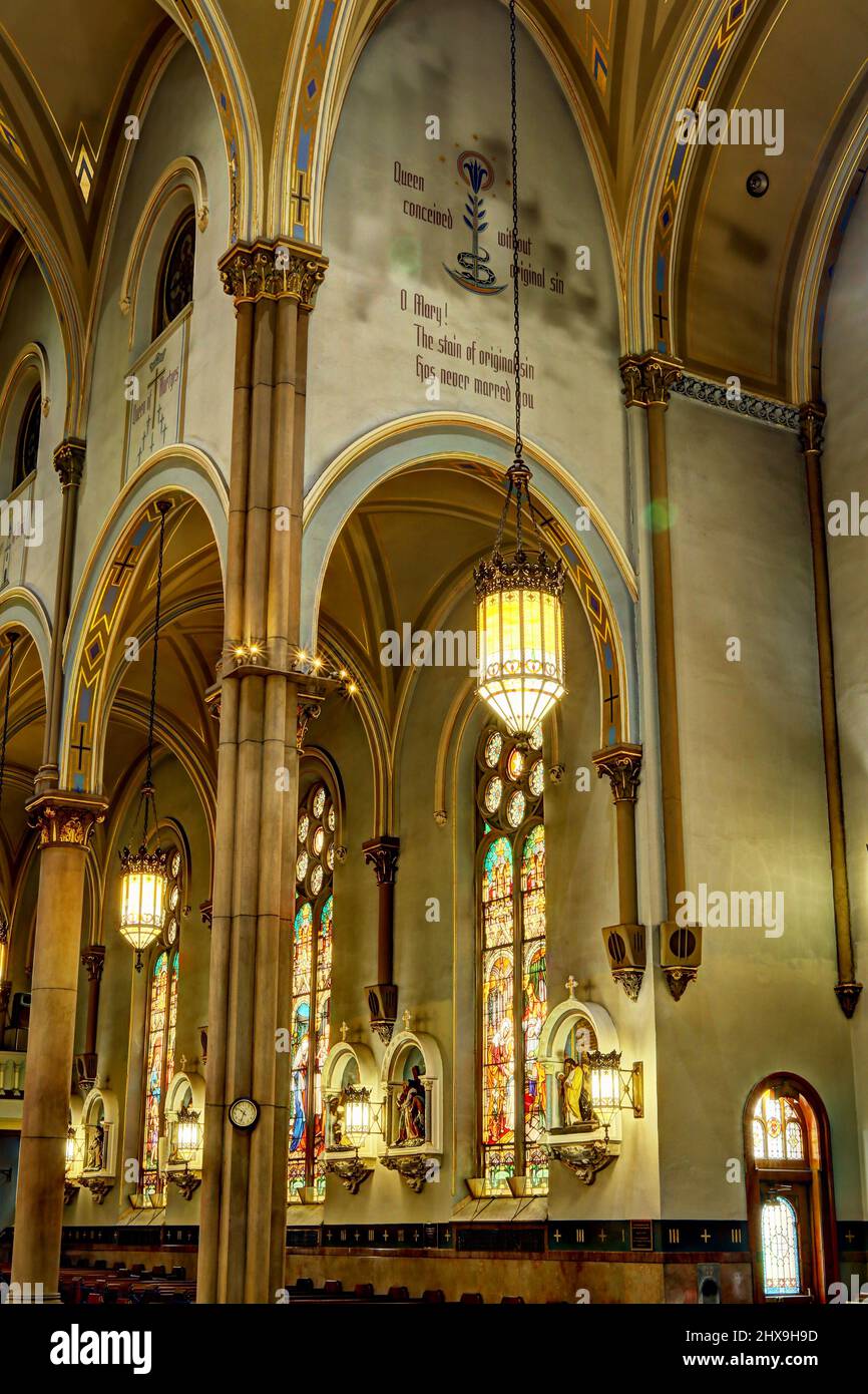 Église catholique St Marys. Intérieur. Architecture de style roman. Dayton, Ohio, États-Unis. Banque D'Images