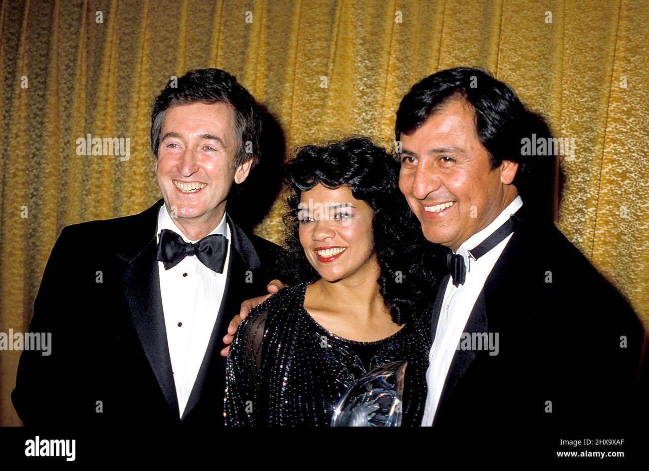 **PHOTO DE FICHIER** Emilio Delgado est décédé à 81. Bob McGrath, Sonia Manzano et Emilio Delgado de Sesame Street aux People's Choice Awards des années 1980. Crédit: Ralph Dominguez/MediaPunch Banque D'Images