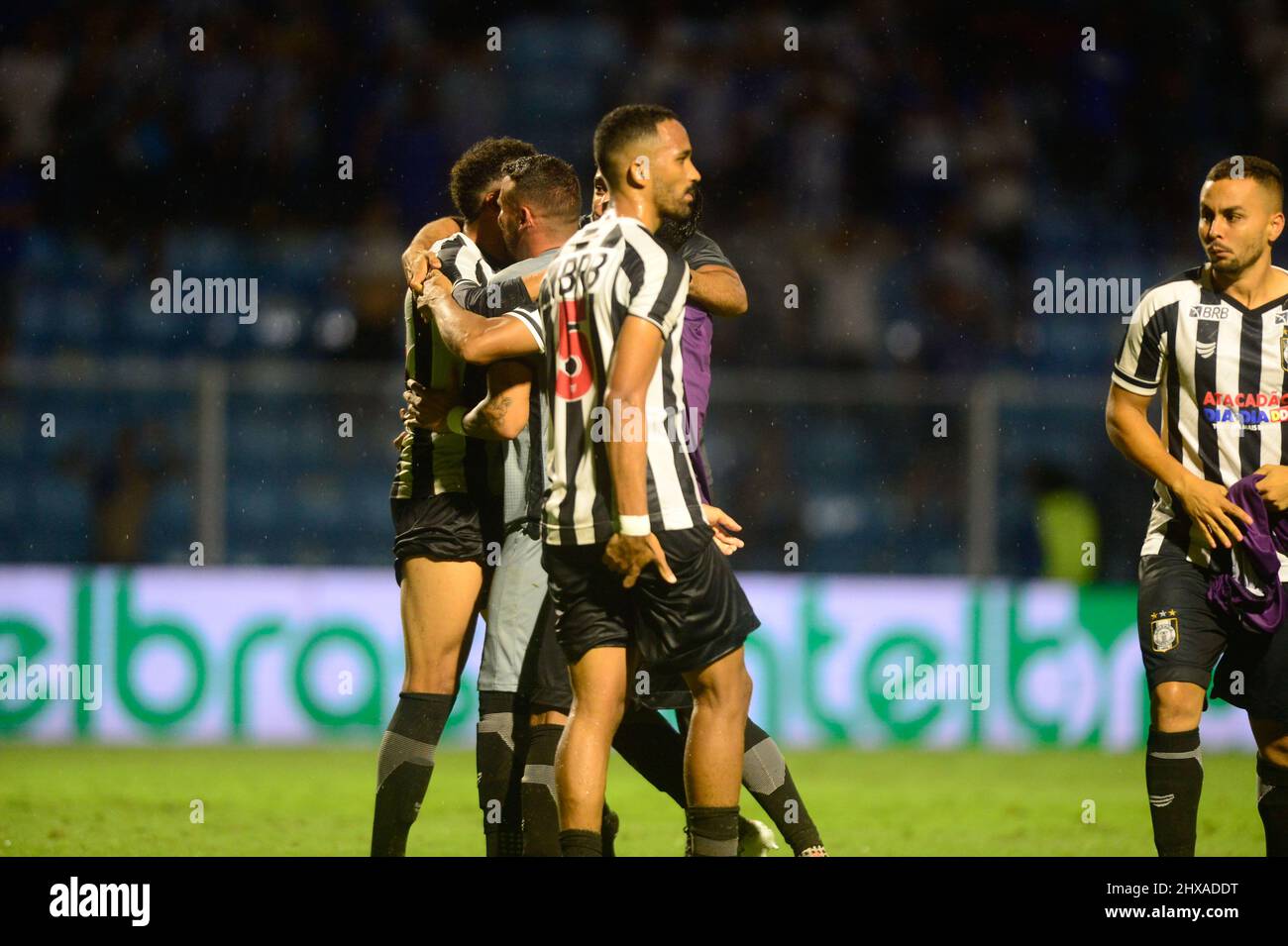 Florianópolis (SC), 10/03/2022 - Futebol / Copa do Brasil - Jogadores do Ceilândia comemoram a vitória da partida entre Avaí X Ceilândia válida pela s. Banque D'Images