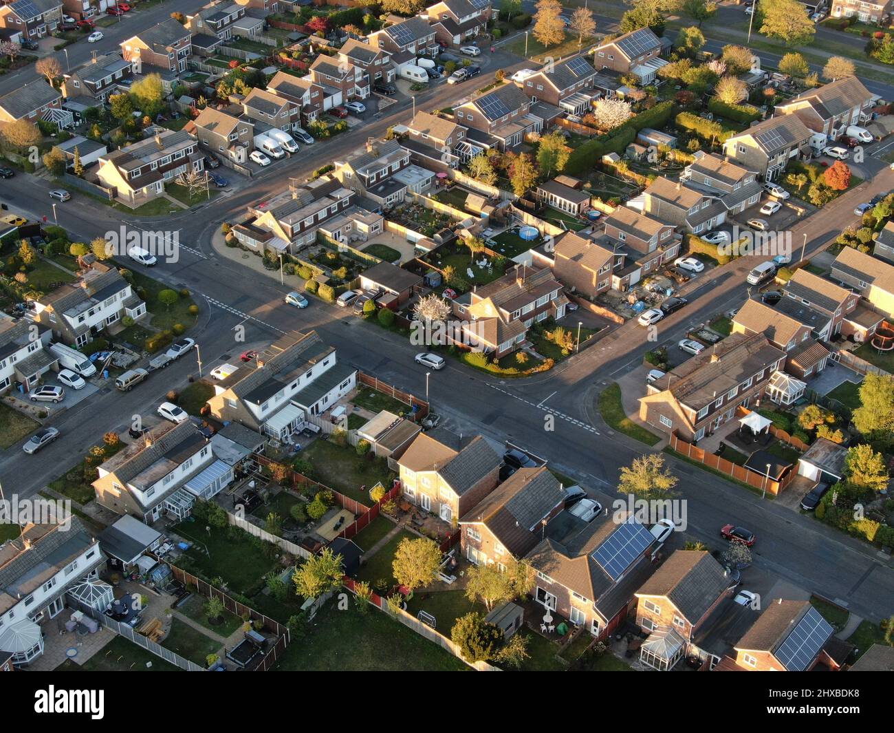 Une vue aérienne de quelques logements suburbains à faible densité typiques au Royaume-Uni Banque D'Images