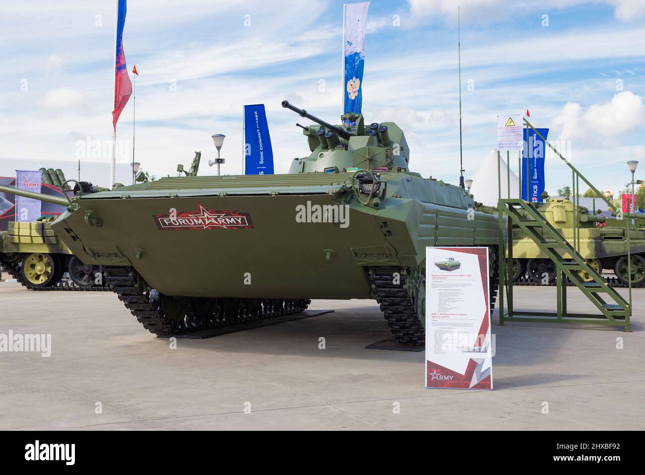 RÉGION DE MOSCOU, RUSSIE - 25 AOÛT 2020 : véhicule de combat d'infanterie BMP-1am 'Basurmanin' sur le forum militaire-technique 'Army-2020'. Vue avant Banque D'Images