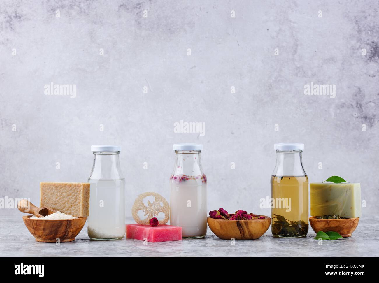 Cosmétiques fermentés à base de riz, de rose et de thé vert Banque D'Images